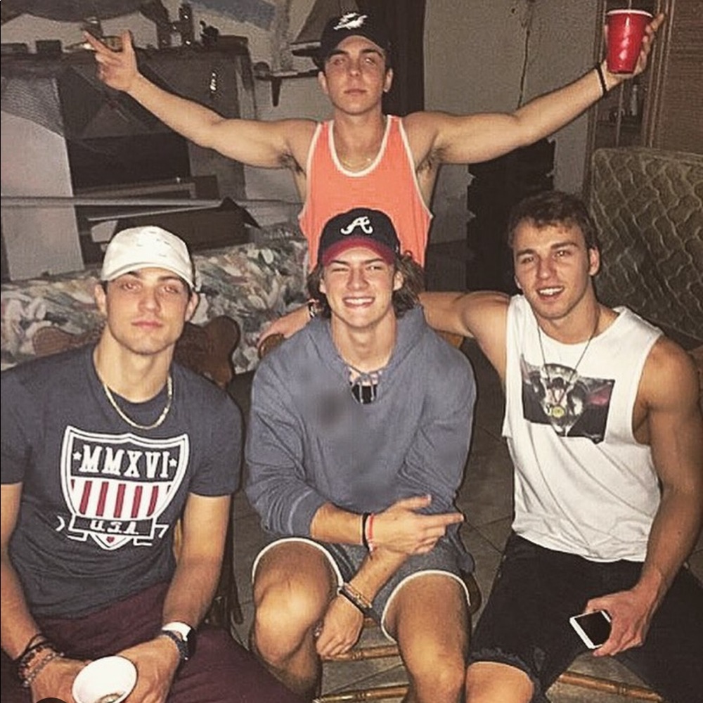 Meet your Posher, @confetti2020 Ian